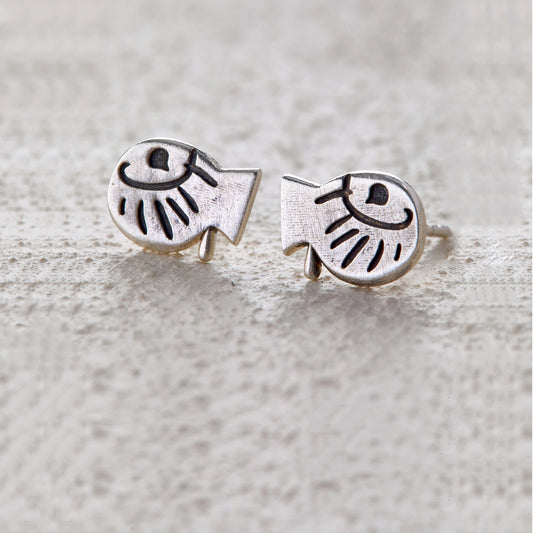 Fish-shaped silver stud earrings with engraved eyes and sunray details