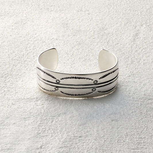 ensage-tokyo-flowline-cuff-925-sterling-silver-engraved-elliptical-patterns-oxidized-finish