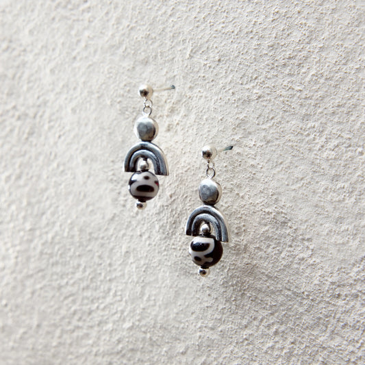 ensage-tokyo-eye-of-the-nomad-stud-earrings-925-sterling-silver-black-white-agate-spiritual-jewelry