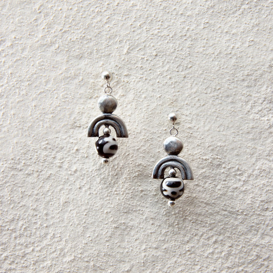 ensage-tokyo-eye-of-the-nomad-stud-earrings-925-sterling-silver-black-white-agate-spiritual-jewelry