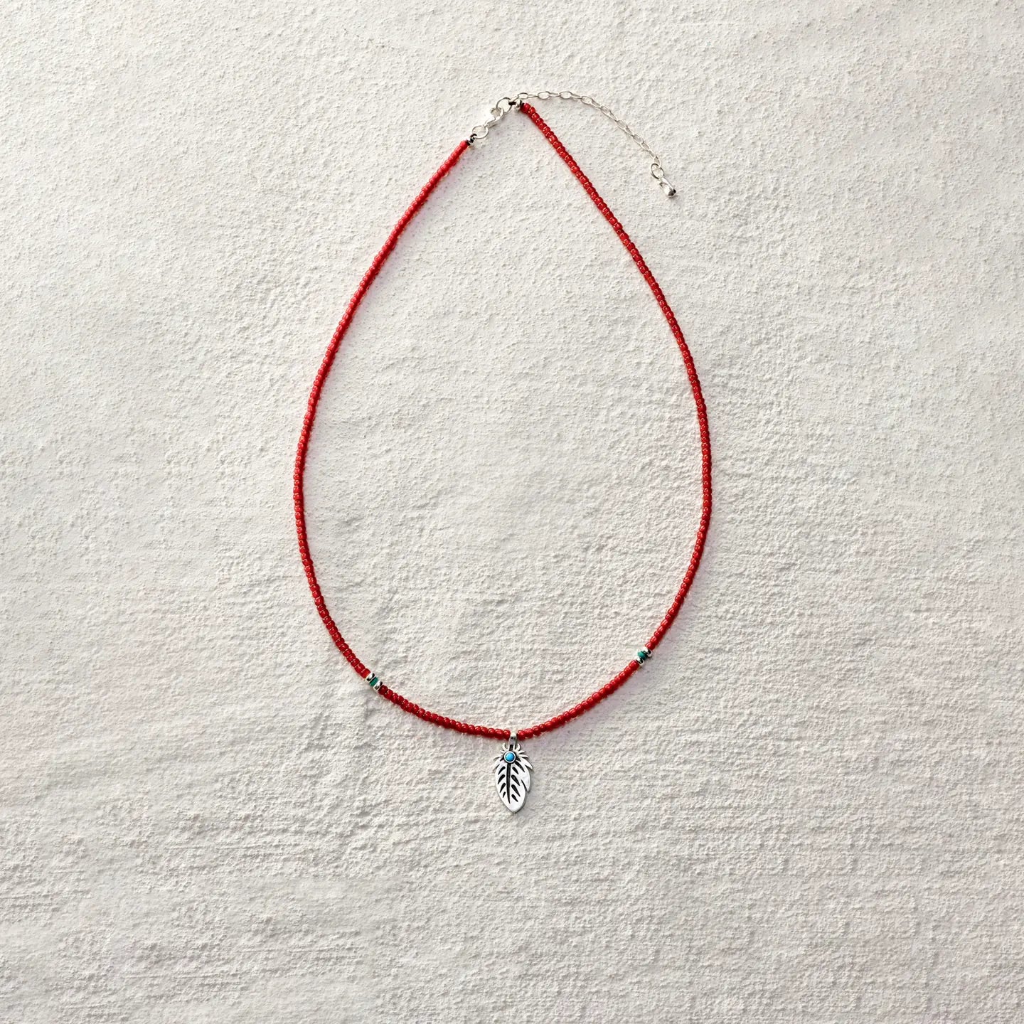 ensage-tokyo-feather-necklace-925-sterling-silver-engraved-pendant-red-glass-beads-turquoise-inlay