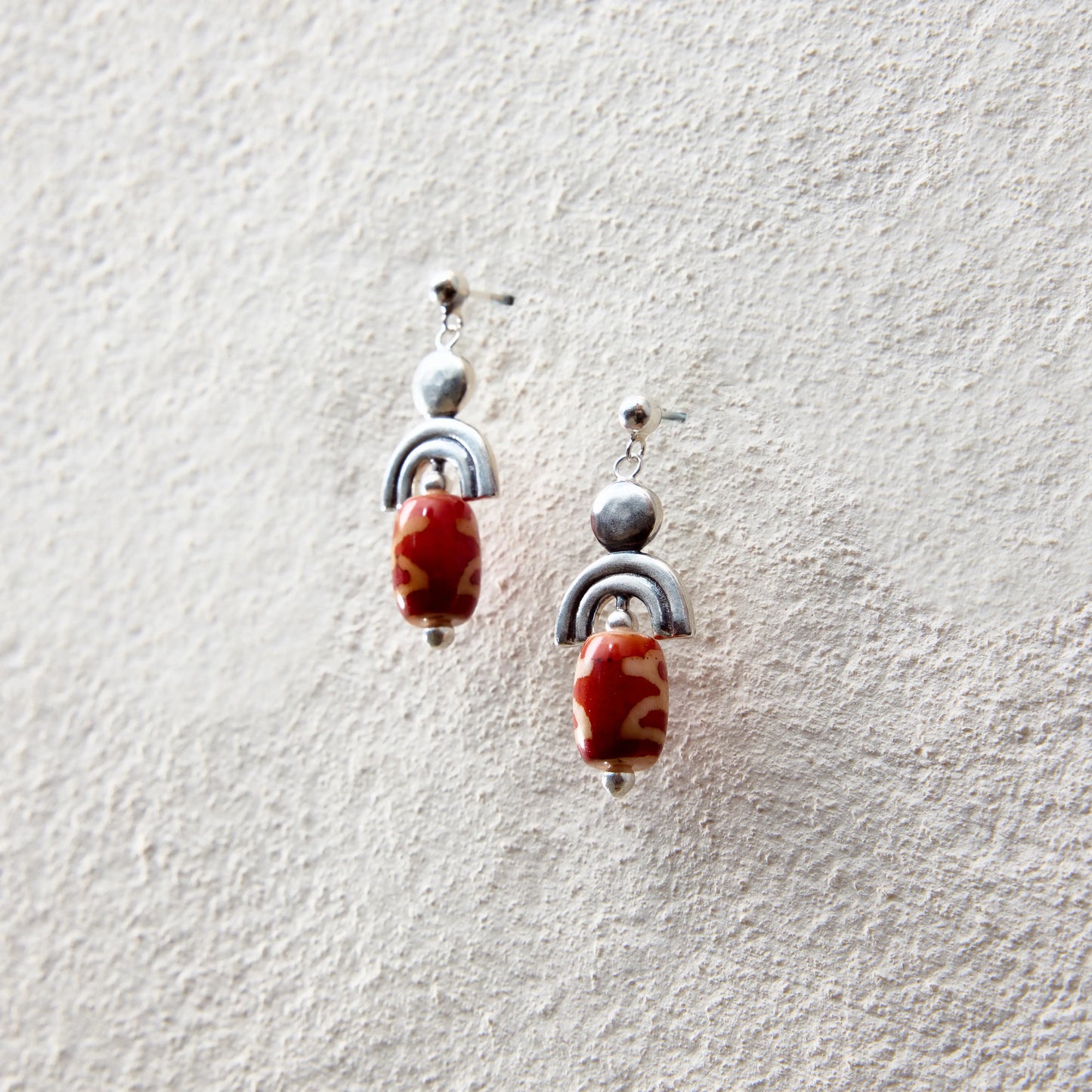 ensage-tokyo-red-agate-arch-amulet-earrings-925-sterling-silver-geometric-ethnic-jewelry