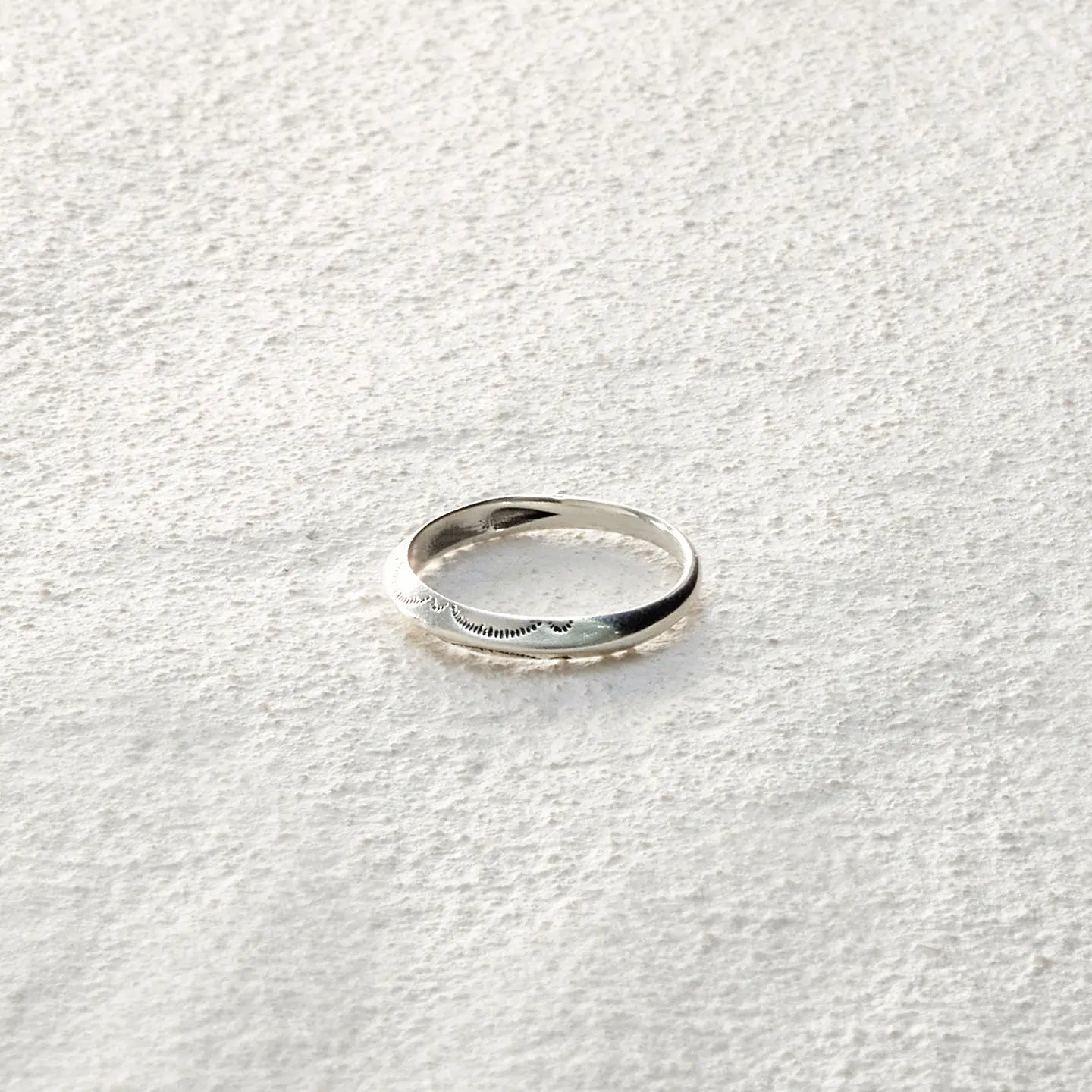 ensage-tokyo-soft-totem-ring-925-sterling-silver-ethnic-pattern-engraving-2mm-band