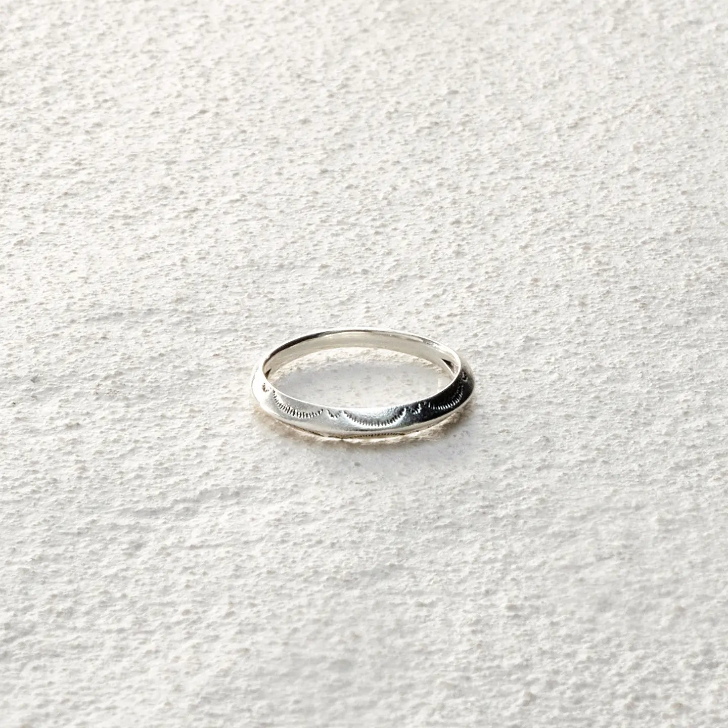 ensage-tokyo-soft-totem-ring-925-sterling-silver-ethnic-pattern-engraving-2mm-band