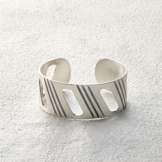 ensage-tokyo-wind-trace-cuff-925-sterling-silver-geometric-cutouts-vertical-grooves-wide-bracelet